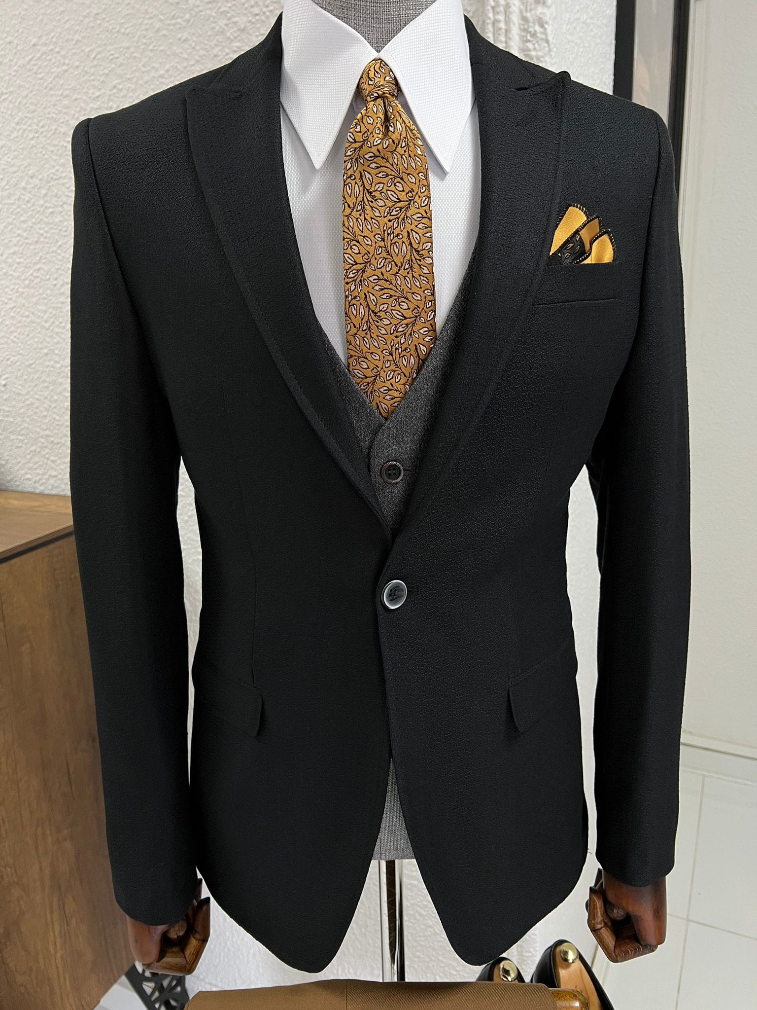 Slim Fit Pointed Collar Black Vest Sut and a combination Men’s Suit