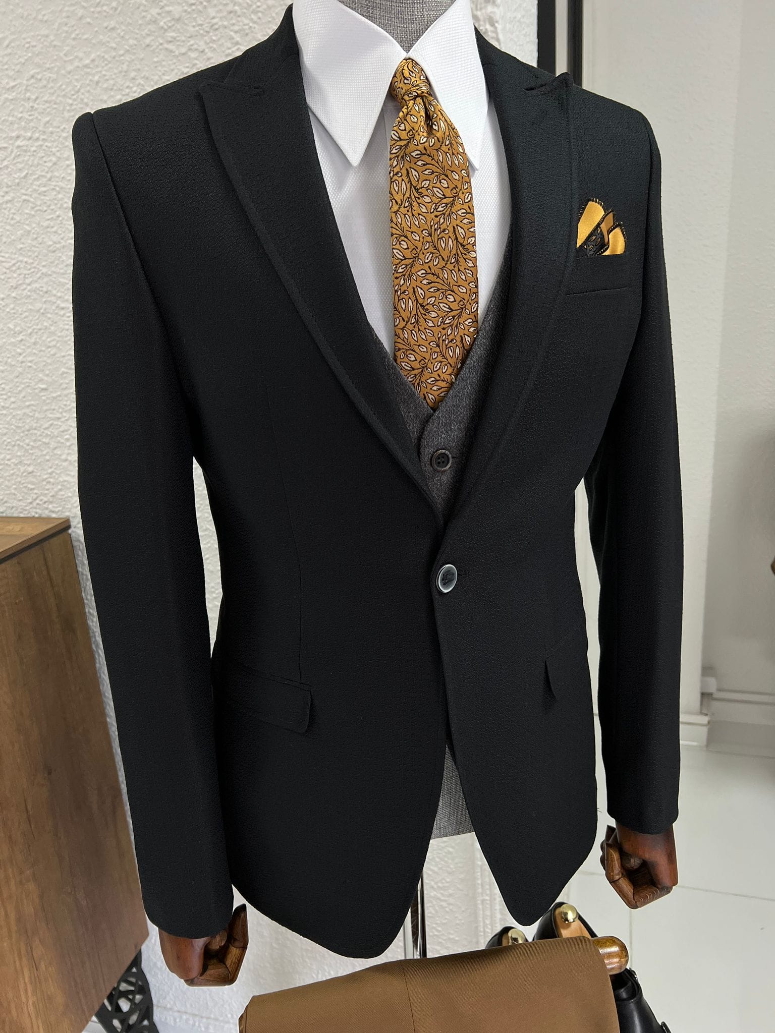 Slim Fit Pointed Collar Black Vest Sut and a combination Men’s Suit